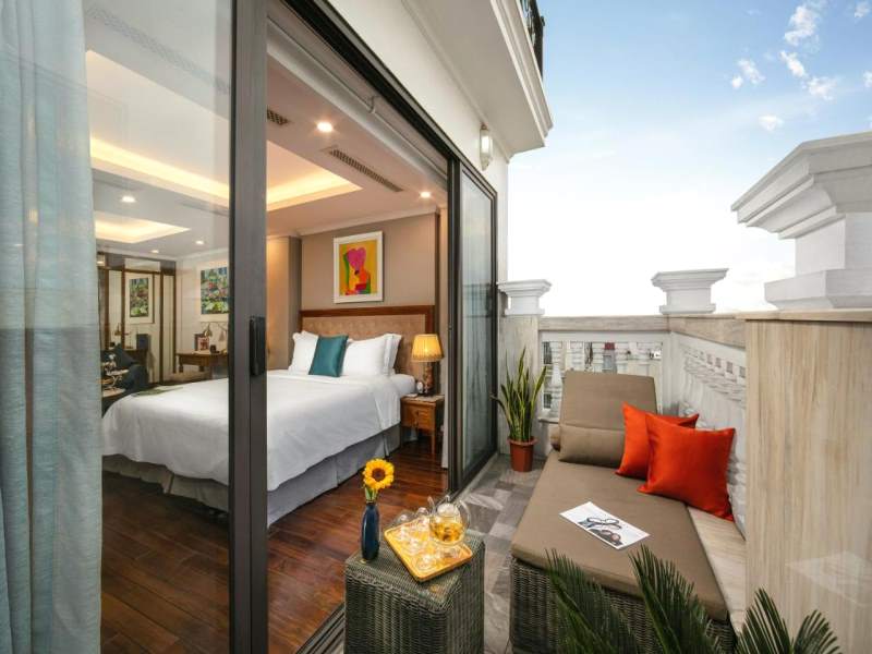 Dalvostro Valentino Suite Room with Bathtub