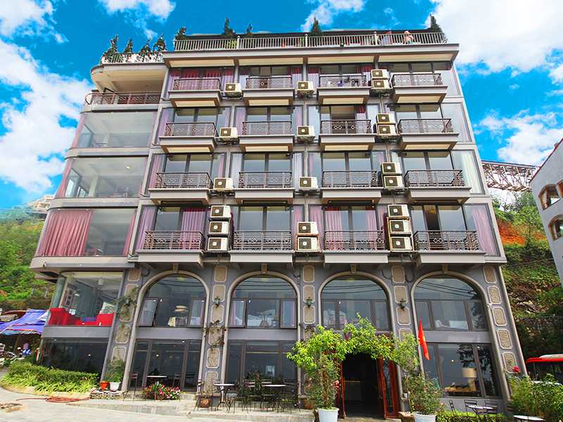 Sapa Tour By Bus 2 Days 1 Night 3-Star Hotel in Sapa (Option 2)